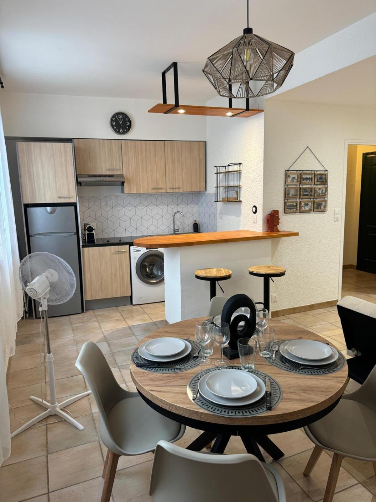 Charmant Appartement En Hypercentre De Кастелнодари Екстериор снимка