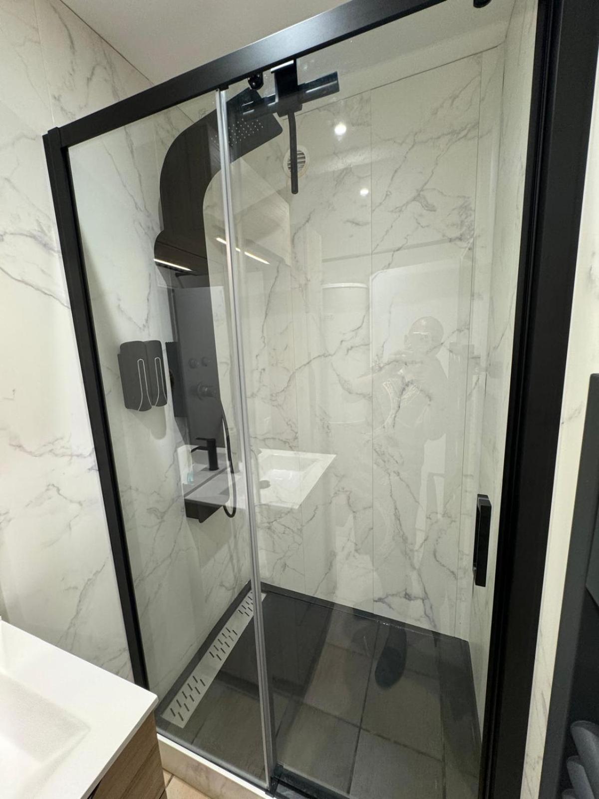 Charmant Appartement En Hypercentre De Кастелнодари Екстериор снимка